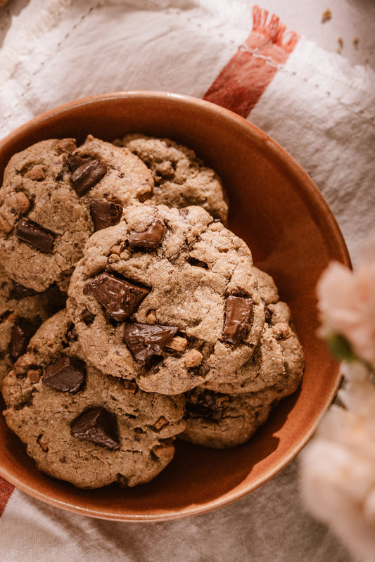 Galletas con chips y chunks de manjar