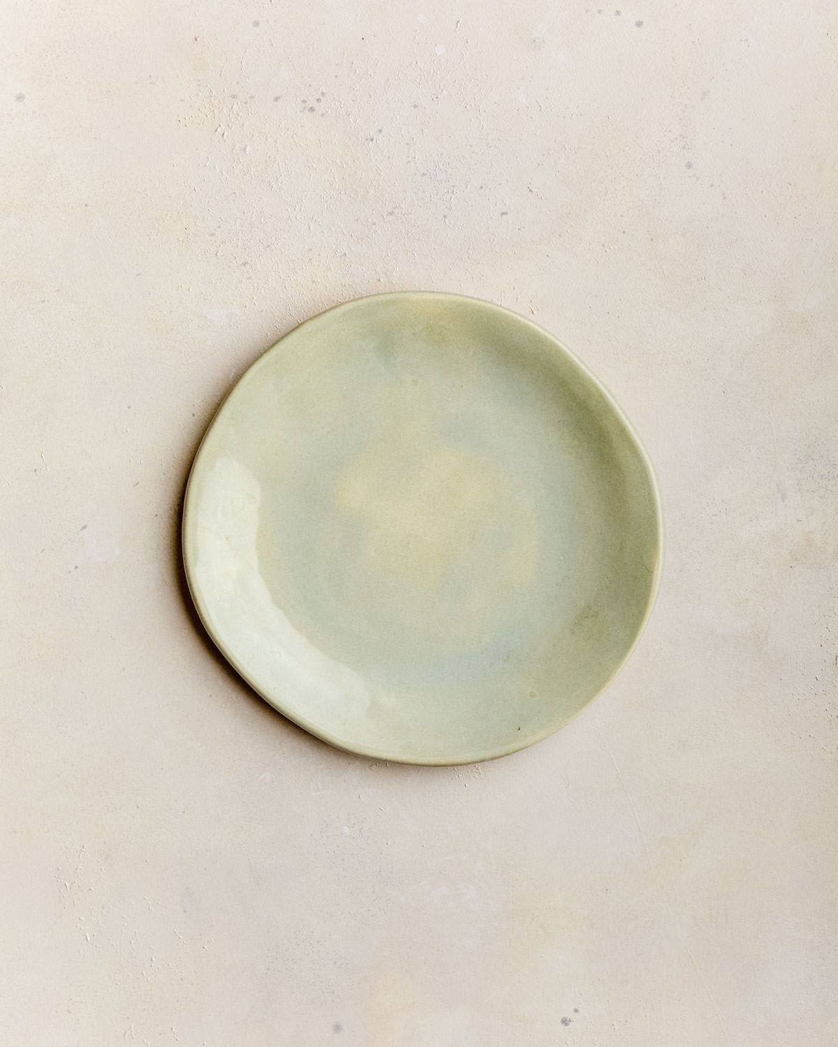 Plato verde brillante