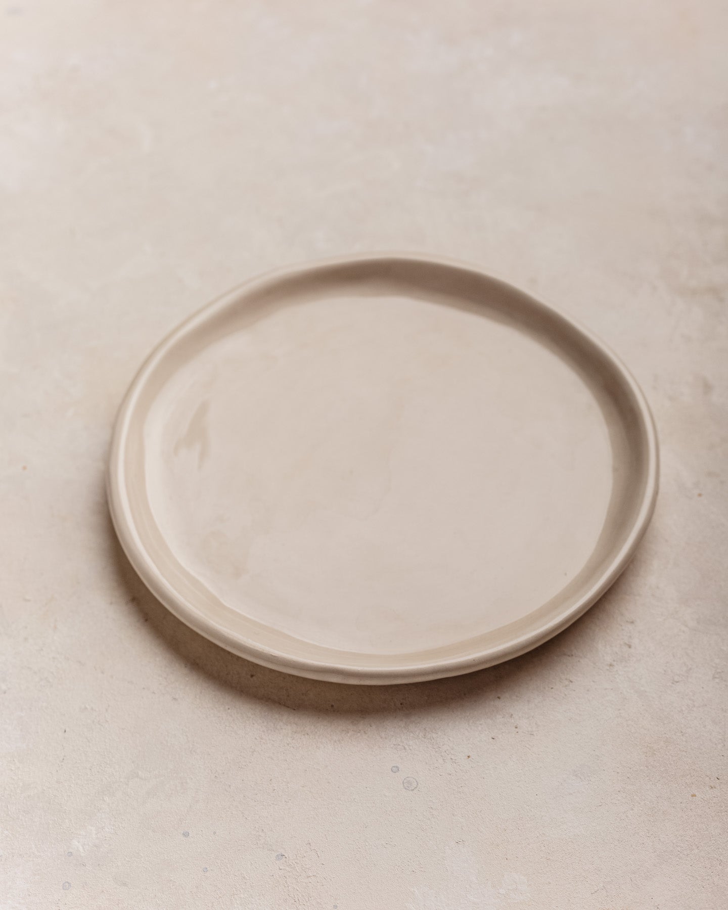 Plato Edge beige brillante M
