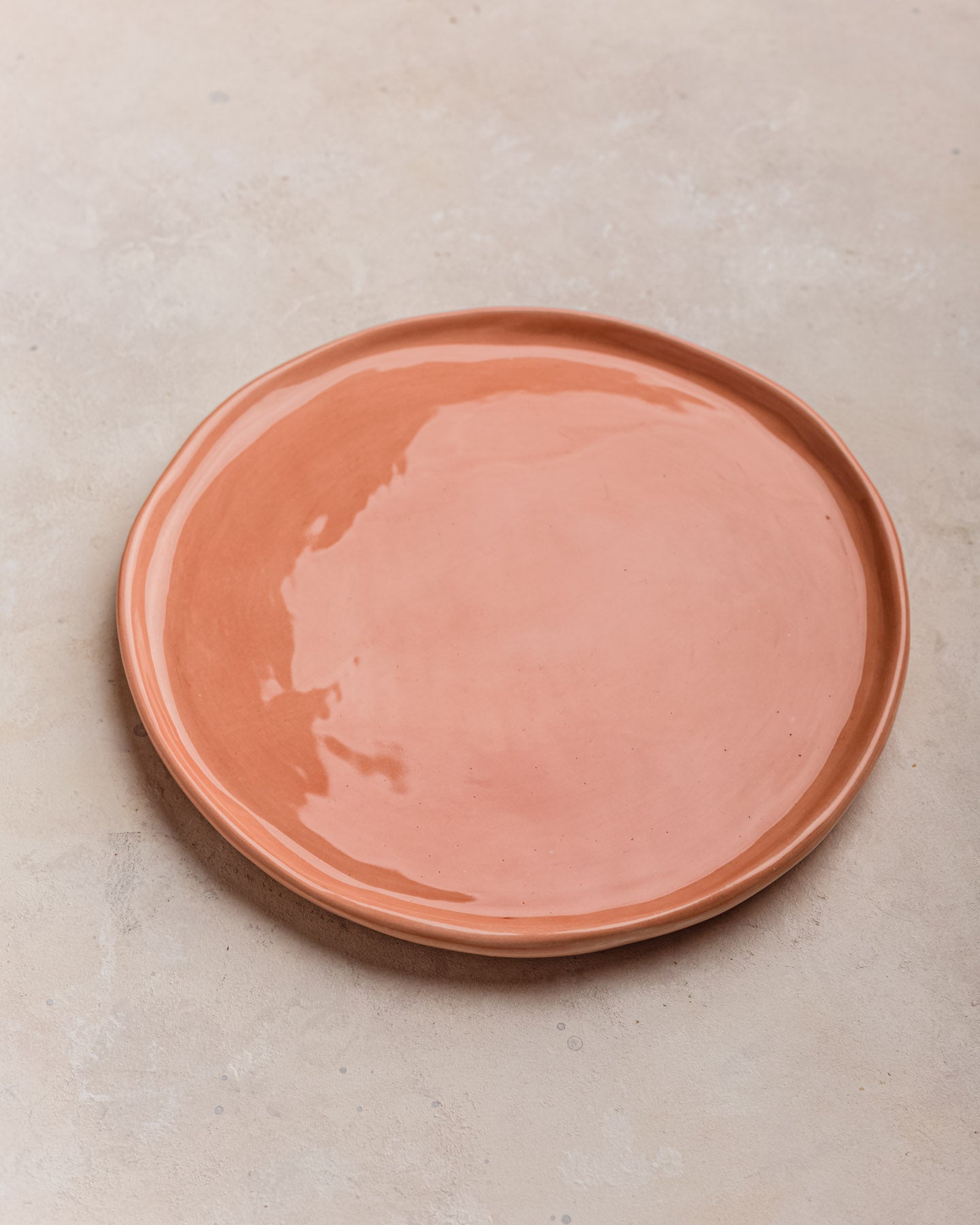 Plato edge coral oscuro brillante L