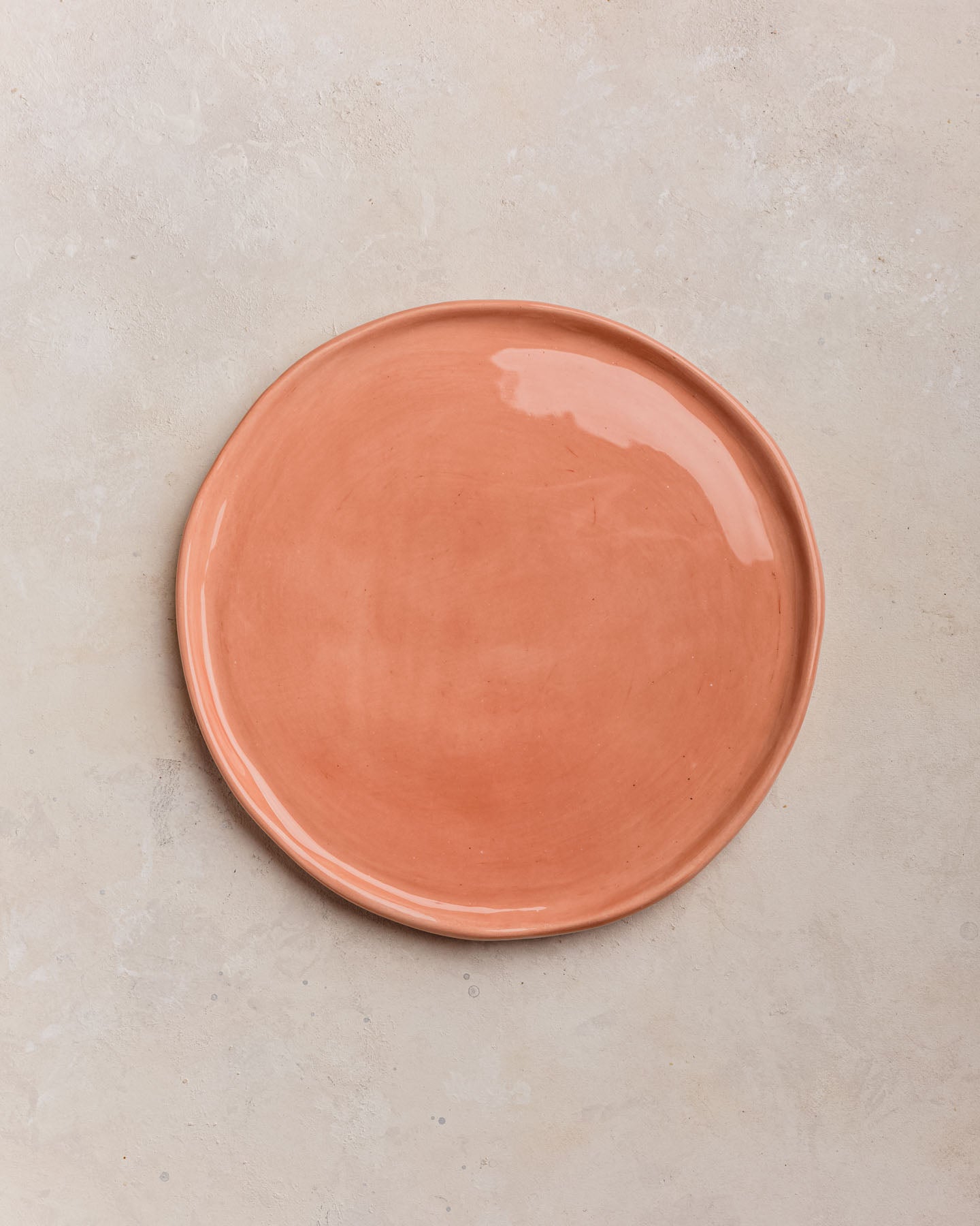 Plato edge coral oscuro brillante L
