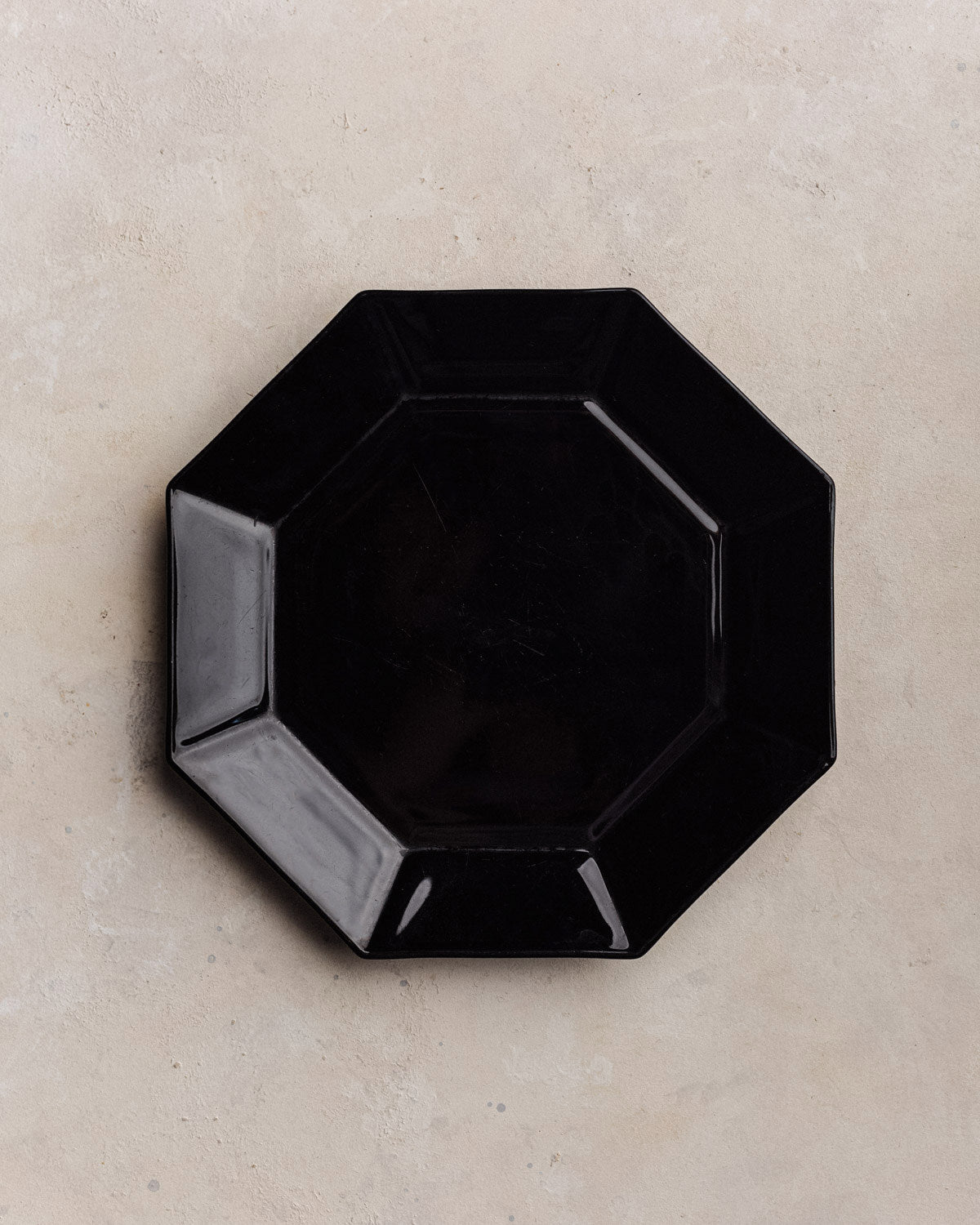 Plato octagonal negro M