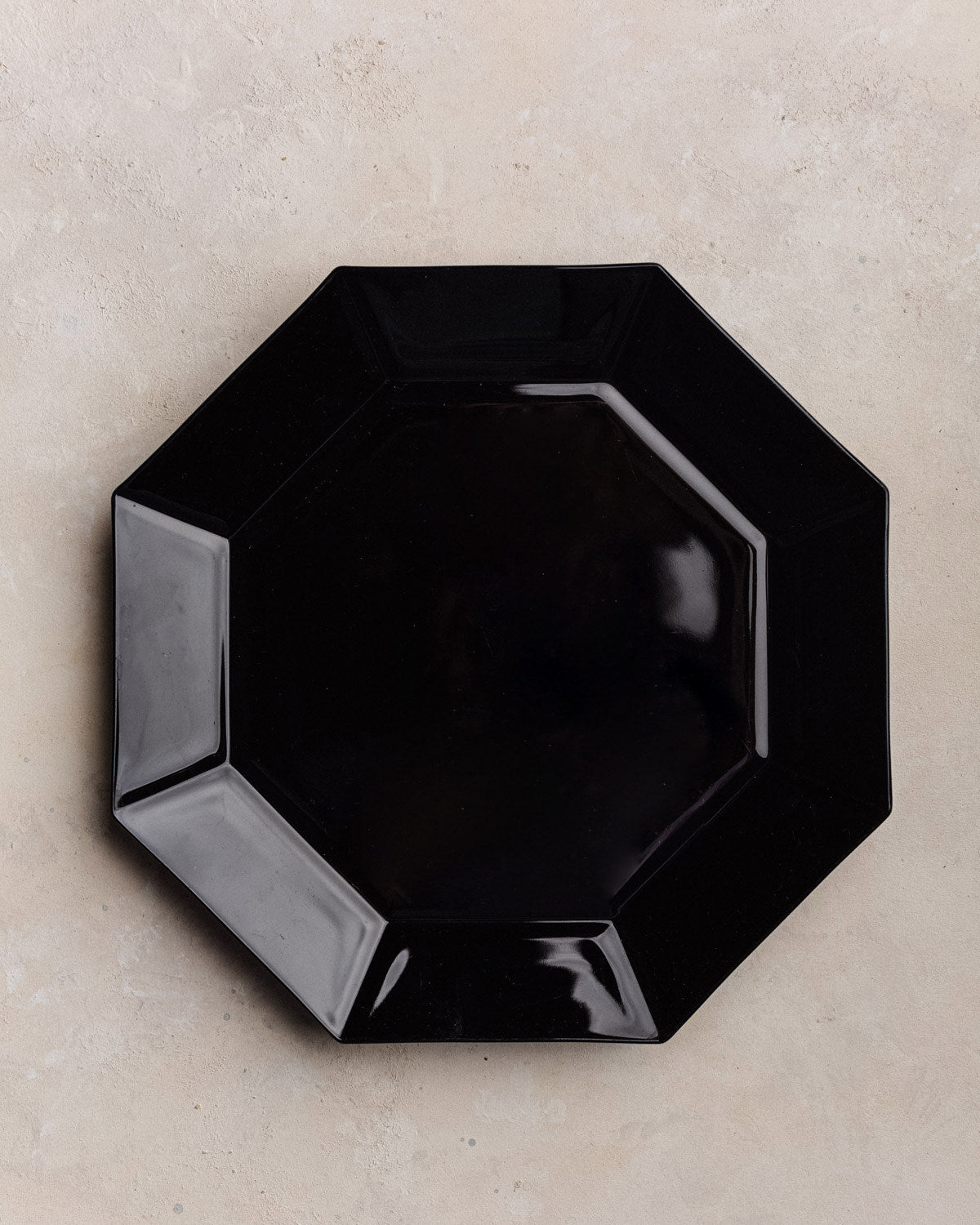 Plato octagonal negro L