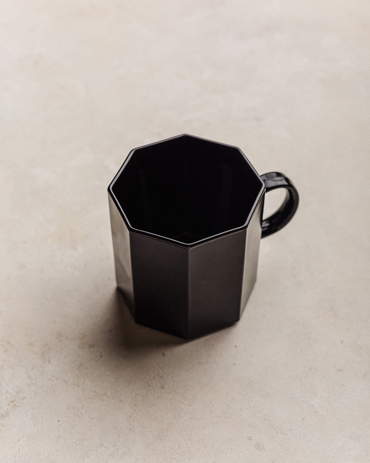 Taza octagonal negra S