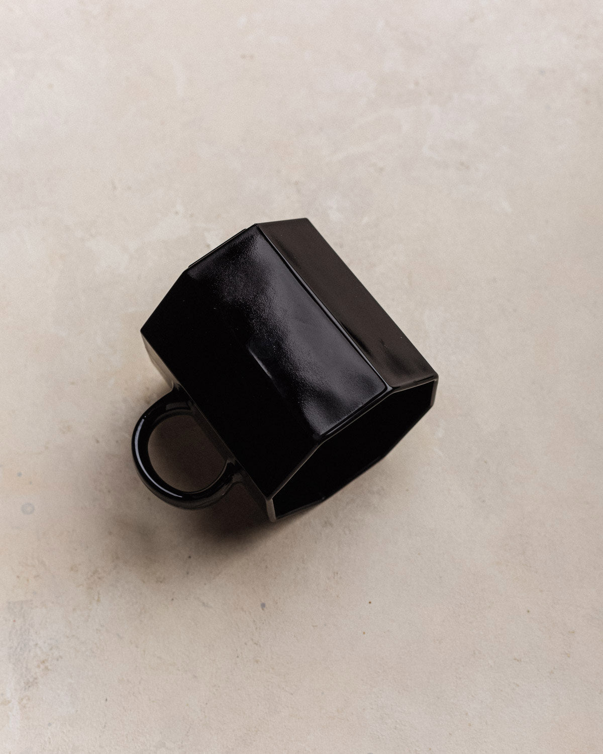 Taza octagonal negra S