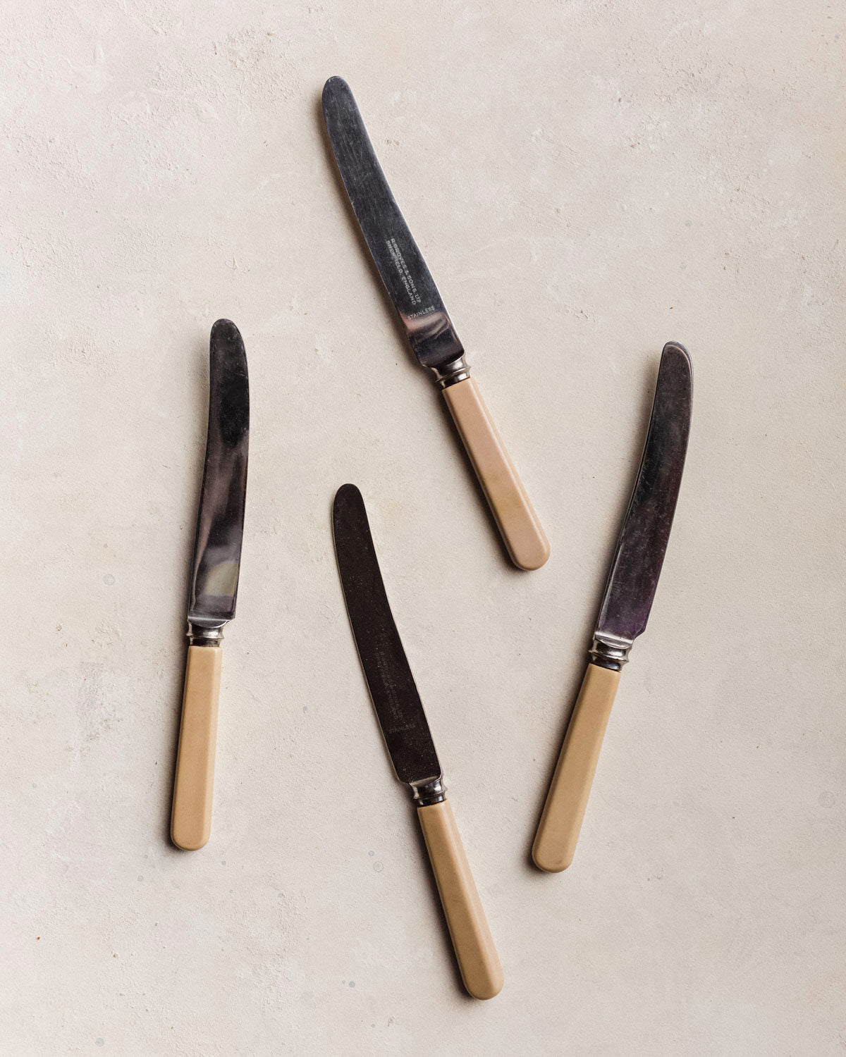 Cuchillo mango beige