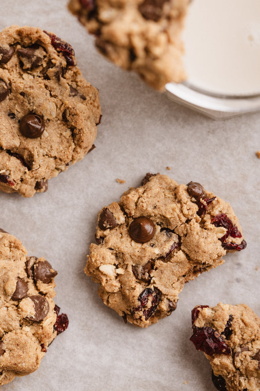 Galletas de avena, chips y cranberries