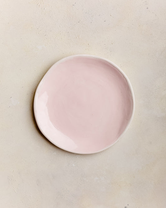 Plato rosado brillante - borde blanco