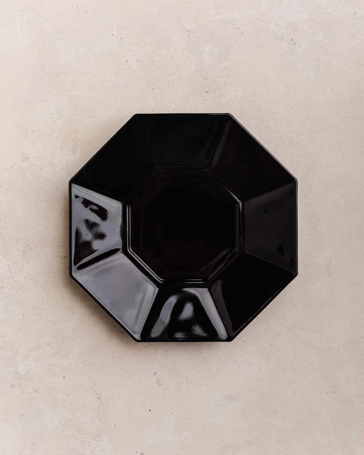 Plato octagonal negro S