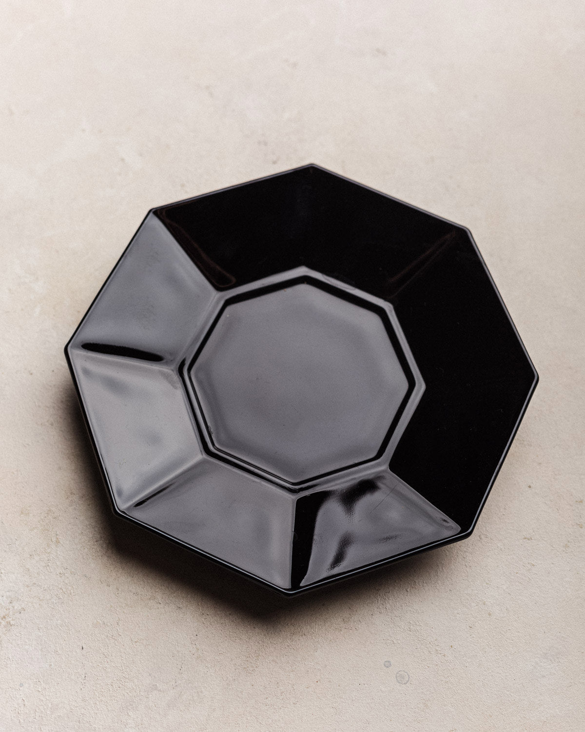 Plato octagonal negro S