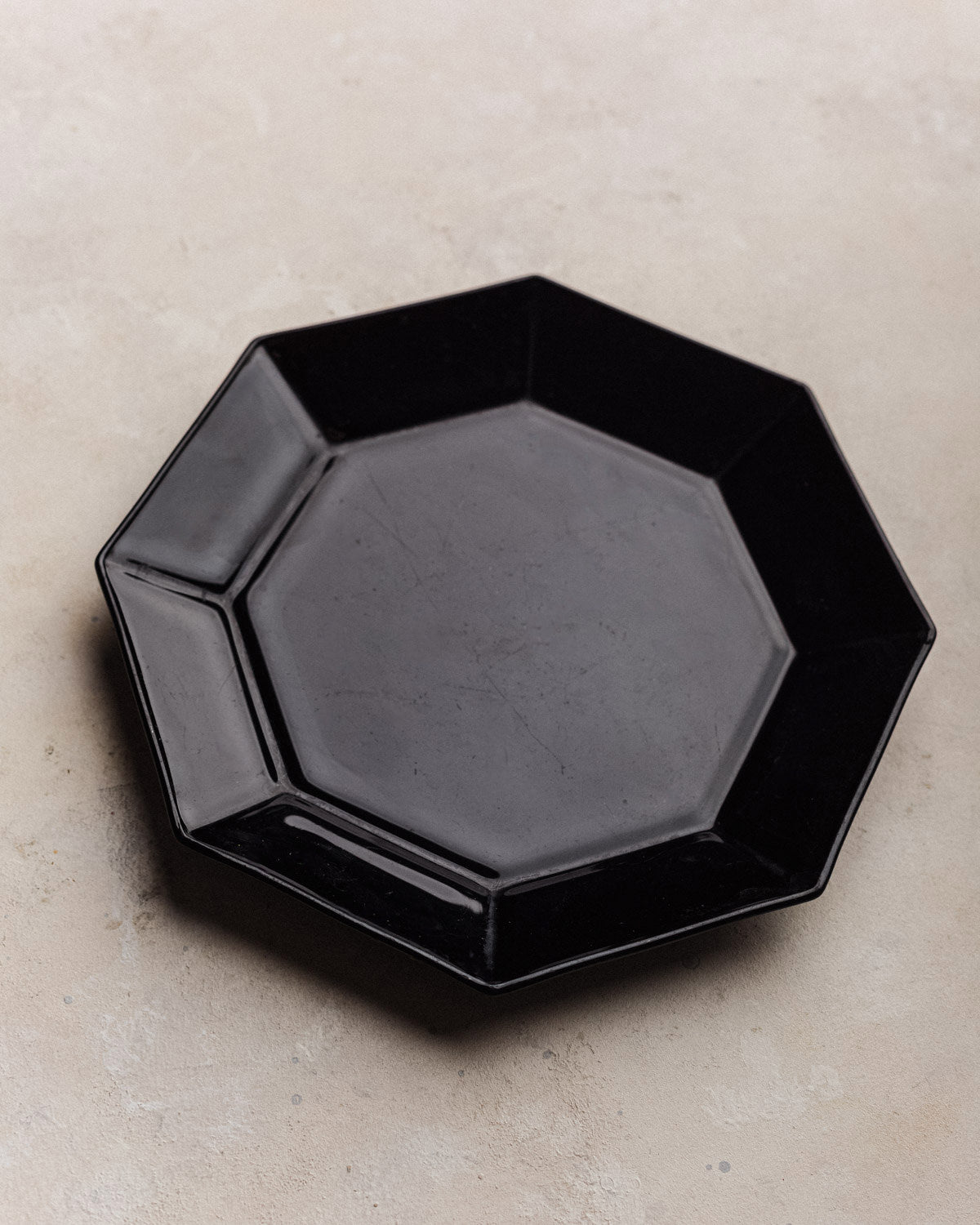 Plato octagonal negro M
