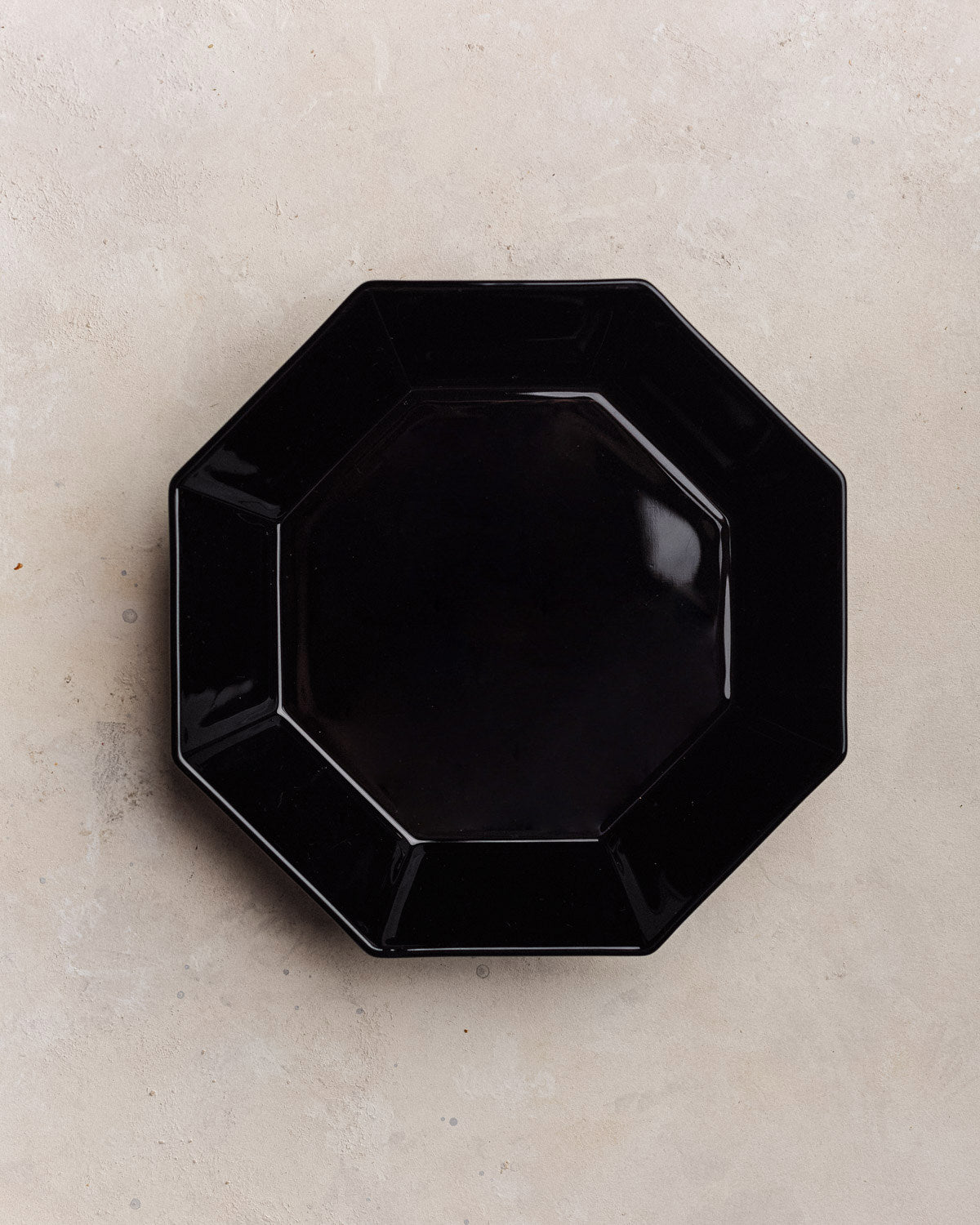 Plato hondo octagonal negro M