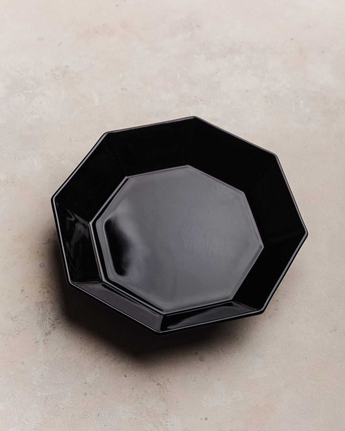 Plato hondo octagonal negro M