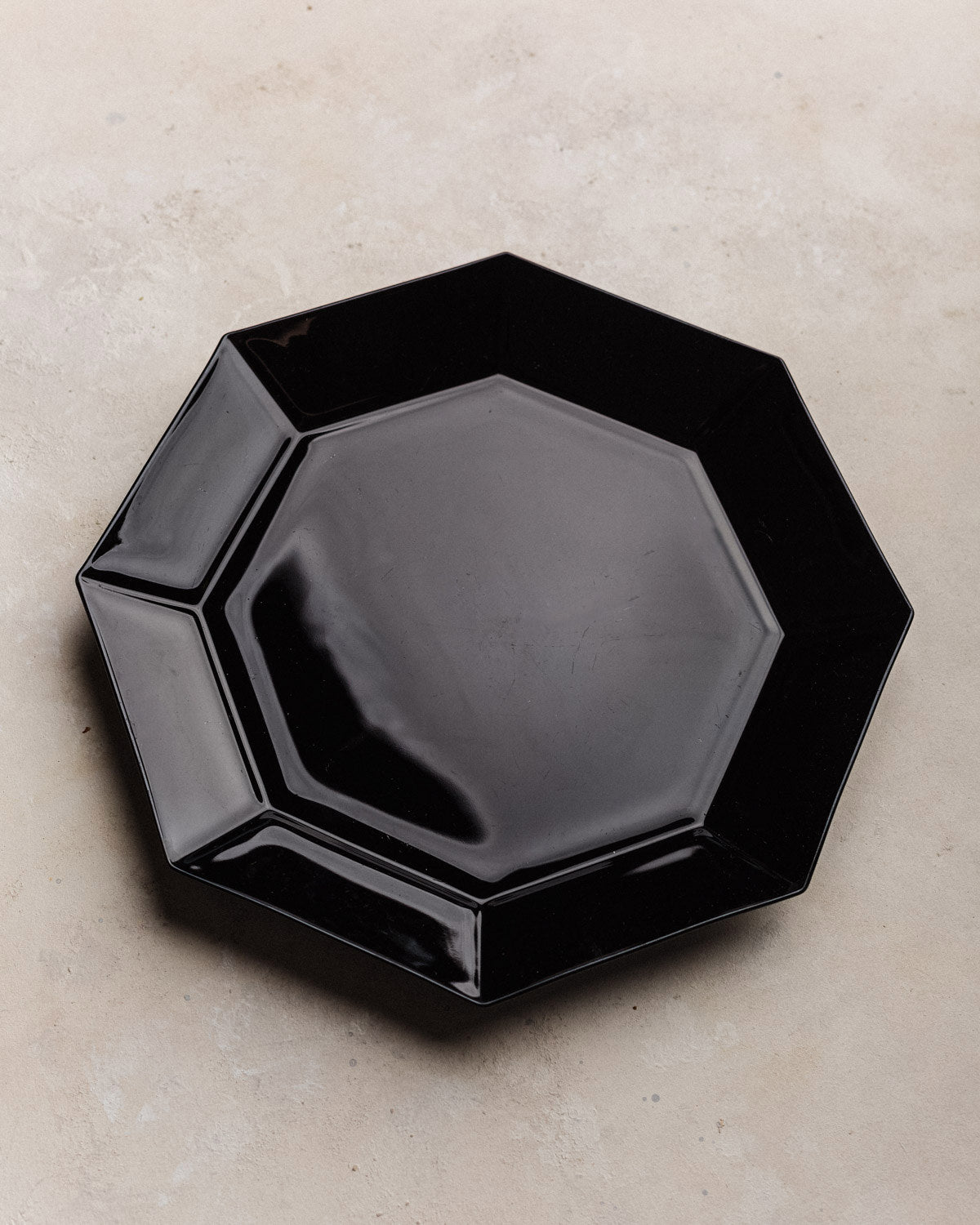 Plato octagonal negro L